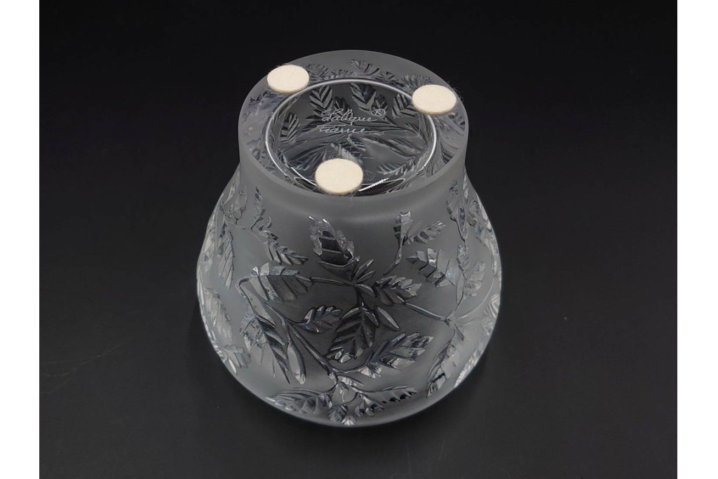 フランス　 LALIQUE(ラリック)　ローズマリー・バジル　繊細な植物の陰影が美しいキャンドルフォルダー2点セット　外箱付き　(R-084982)