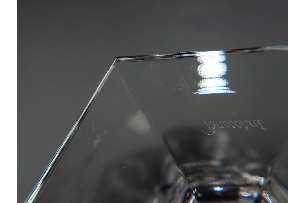 フランス　Baccarat(バカラ)　HARCOURT(アルクール)　L(ラージ)サイズ　精巧なカットが美しいワイングラス2客セット　定価(2客合計)約7万2千円　外箱付き　(R-084984)