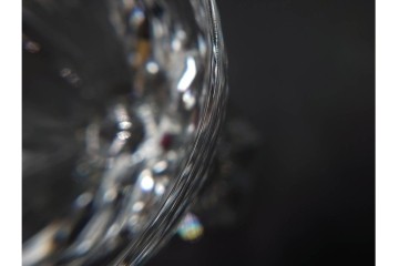 フランス　Baccarat(バカラ)　HARCOURT(アルクール)　L(ラージ)サイズ　精巧なカットが美しいワイングラス2客セット　定価(2客合計)約7万2千円　外箱付き　(R-084984)