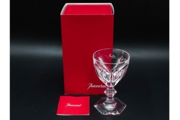フランス　Baccarat(バカラ)　HARCOURT(アルクール)　L(ラージ)サイズ　精巧なカットが美しいワイングラス2客セット　定価(2客合計)約7万2千円　外箱付き　(R-084984)