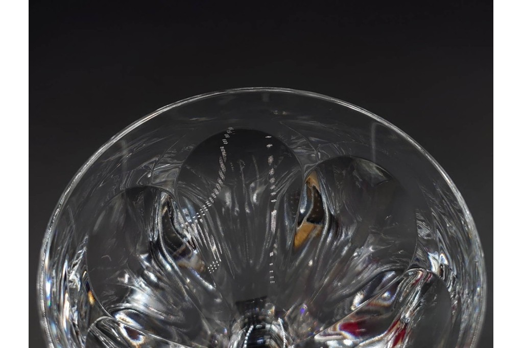 フランス　Baccarat(バカラ)　HARCOURT(アルクール)　L(ラージ)サイズ　精巧なカットが美しいワイングラス2客セット　定価(2客合計)約7万2千円　外箱付き　(R-084984)