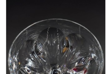 フランス　Baccarat(バカラ)　HARCOURT(アルクール)　L(ラージ)サイズ　精巧なカットが美しいワイングラス2客セット　定価(2客合計)約7万2千円　外箱付き　(R-084984)