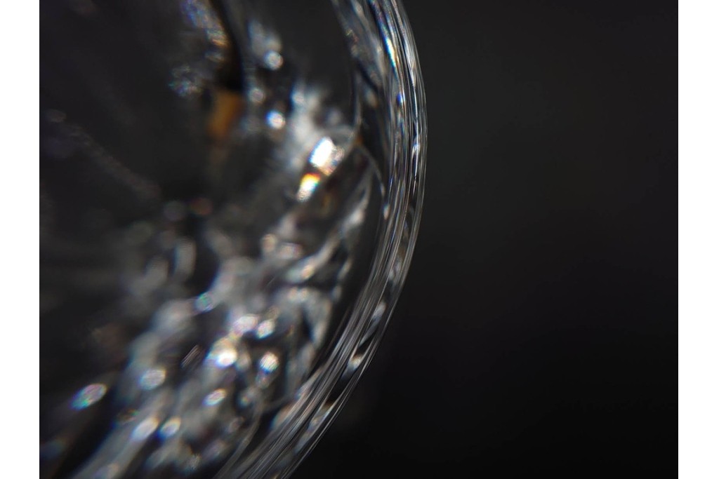 フランス　Baccarat(バカラ)　HARCOURT(アルクール)　L(ラージ)サイズ　精巧なカットが美しいワイングラス2客セット　定価(2客合計)約7万2千円　外箱付き　(R-084984)