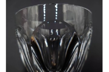 フランス　Baccarat(バカラ)　HARCOURT(アルクール)　L(ラージ)サイズ　精巧なカットが美しいワイングラス2客セット　定価(2客合計)約7万2千円　外箱付き　(R-084984)