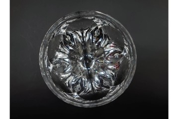 フランス　Baccarat(バカラ)　HARCOURT(アルクール)　L(ラージ)サイズ　精巧なカットが美しいワイングラス2客セット　定価(2客合計)約7万2千円　外箱付き　(R-084984)