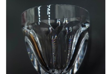 フランス　Baccarat(バカラ)　HARCOURT(アルクール)　L(ラージ)サイズ　精巧なカットが美しいワイングラス2客セット　定価(2客合計)約7万2千円　外箱付き　(R-084984)