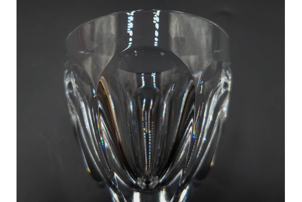 フランス　Baccarat(バカラ)　HARCOURT(アルクール)　L(ラージ)サイズ　精巧なカットが美しいワイングラス2客セット　定価(2客合計)約7万2千円　外箱付き　(R-084984)