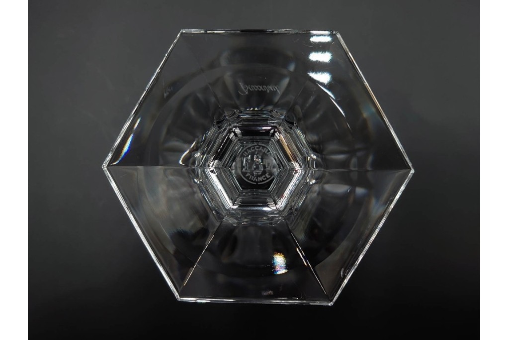 フランス　Baccarat(バカラ)　HARCOURT(アルクール)　L(ラージ)サイズ　精巧なカットが美しいワイングラス2客セット　定価(2客合計)約7万2千円　外箱付き　(R-084984)