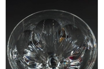 フランス　Baccarat(バカラ)　HARCOURT(アルクール)　L(ラージ)サイズ　精巧なカットが美しいワイングラス2客セット　定価(2客合計)約7万2千円　外箱付き　(R-084984)