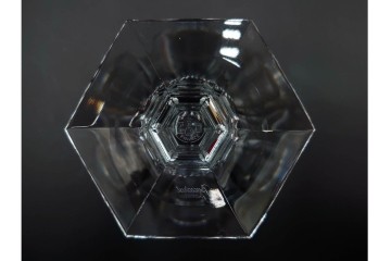 フランス　Baccarat(バカラ)　HARCOURT(アルクール)　L(ラージ)サイズ　精巧なカットが美しいワイングラス2客セット　定価(2客合計)約7万2千円　外箱付き　(R-084984)
