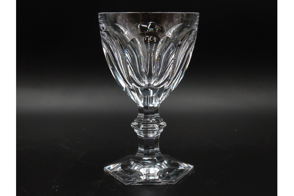 フランス　Baccarat(バカラ)　HARCOURT(アルクール)　L(ラージ)サイズ　精巧なカットが美しいワイングラス2客セット　定価(2客合計)約7万2千円　外箱付き　(R-084984)