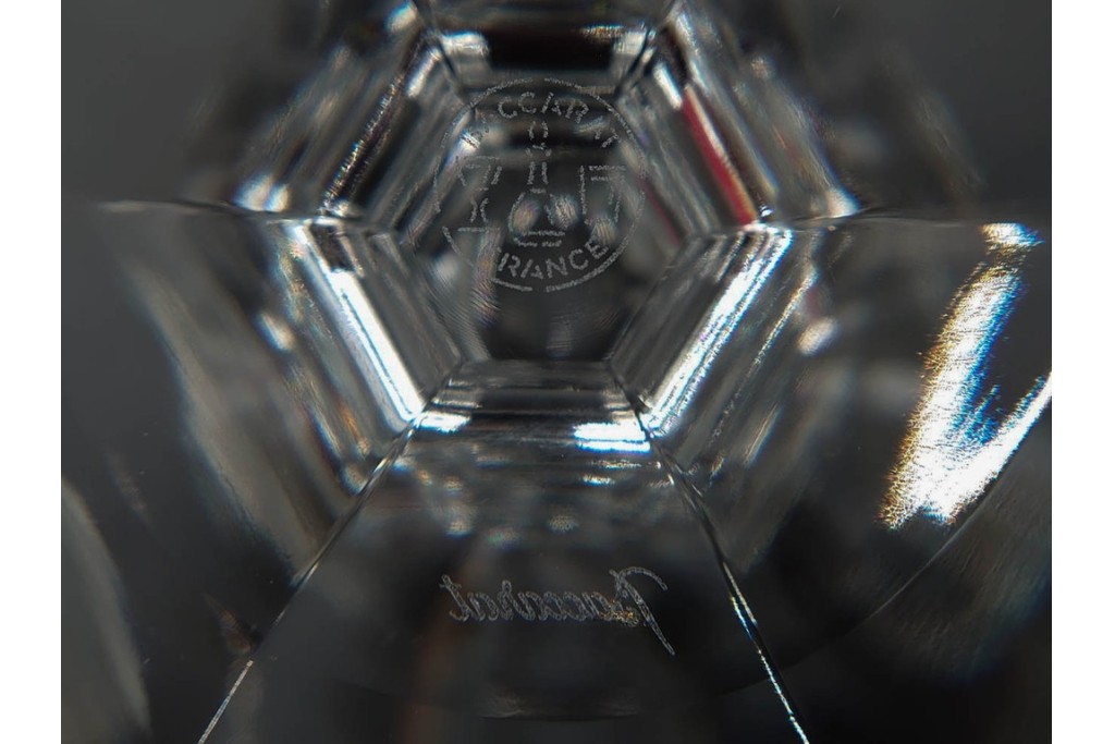 フランス　Baccarat(バカラ)　HARCOURT(アルクール)　L(ラージ)サイズ　精巧なカットが美しいワイングラス2客セット　定価(2客合計)約7万2千円　外箱付き　(R-084984)