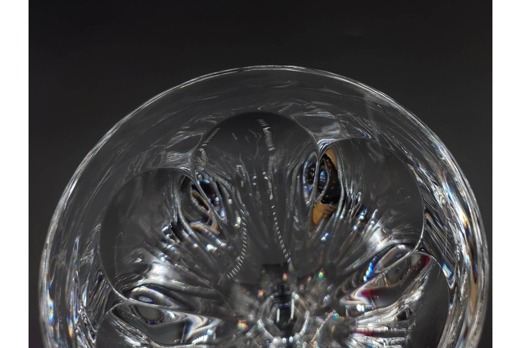 フランス　Baccarat(バカラ)　HARCOURT(アルクール)　L(ラージ)サイズ　精巧なカットが美しいワイングラス2客セット　定価(2客合計)約7万2千円　外箱付き　(R-084984)