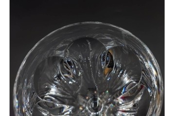 フランス　Baccarat(バカラ)　HARCOURT(アルクール)　L(ラージ)サイズ　精巧なカットが美しいワイングラス2客セット　定価(2客合計)約7万2千円　外箱付き　(R-084984)