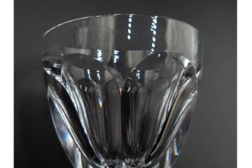 フランス　Baccarat(バカラ)　HARCOURT(アルクール)　L(ラージ)サイズ　精巧なカットが美しいワイングラス2客セット　定価(2客合計)約7万2千円　外箱付き　(R-084984)