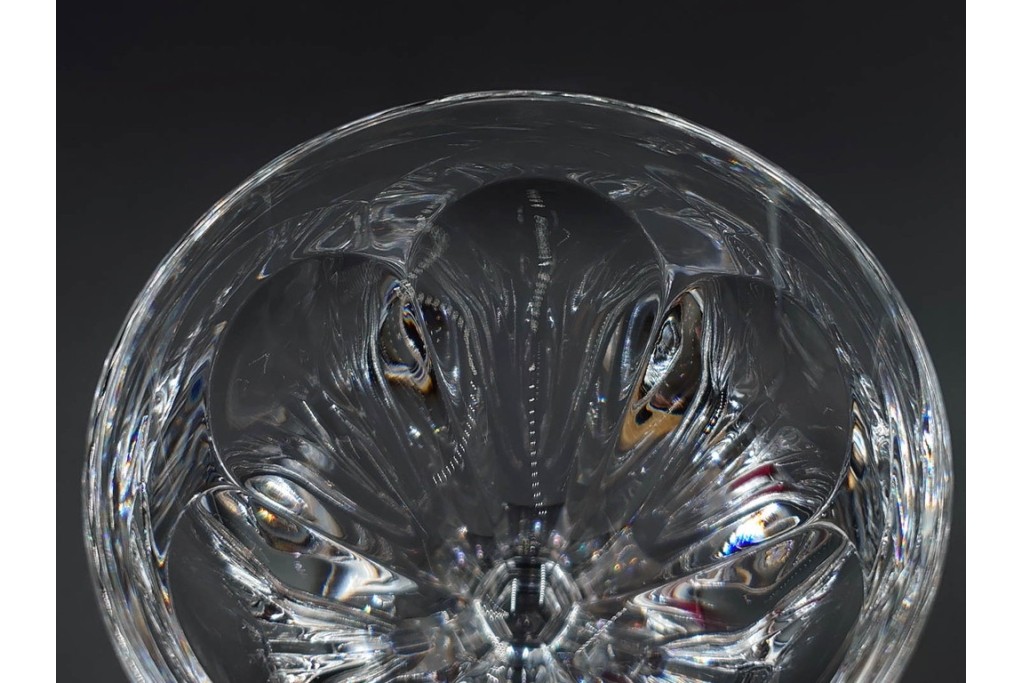 フランス　Baccarat(バカラ)　HARCOURT(アルクール)　L(ラージ)サイズ　精巧なカットが美しいワイングラス2客セット　定価(2客合計)約7万2千円　外箱付き　(R-084984)