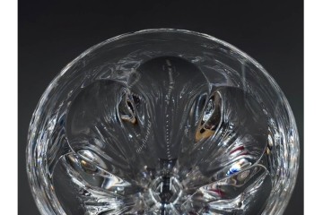 フランス　Baccarat(バカラ)　HARCOURT(アルクール)　L(ラージ)サイズ　精巧なカットが美しいワイングラス2客セット　定価(2客合計)約7万2千円　外箱付き　(R-084984)