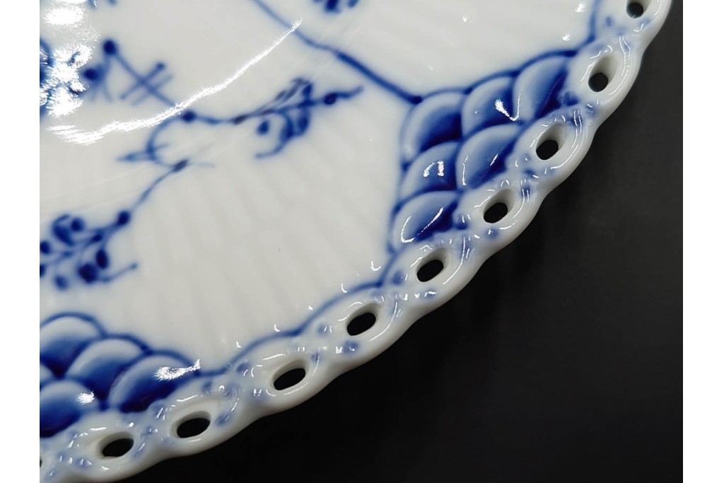デンマーク製　ROYAL COPENHAGEN(ロイヤルコペンハーゲン)　ブルーフルーテッド フルレース　直径約17cm　プレート2枚セット　スクラッチありB級品　(R-084985)