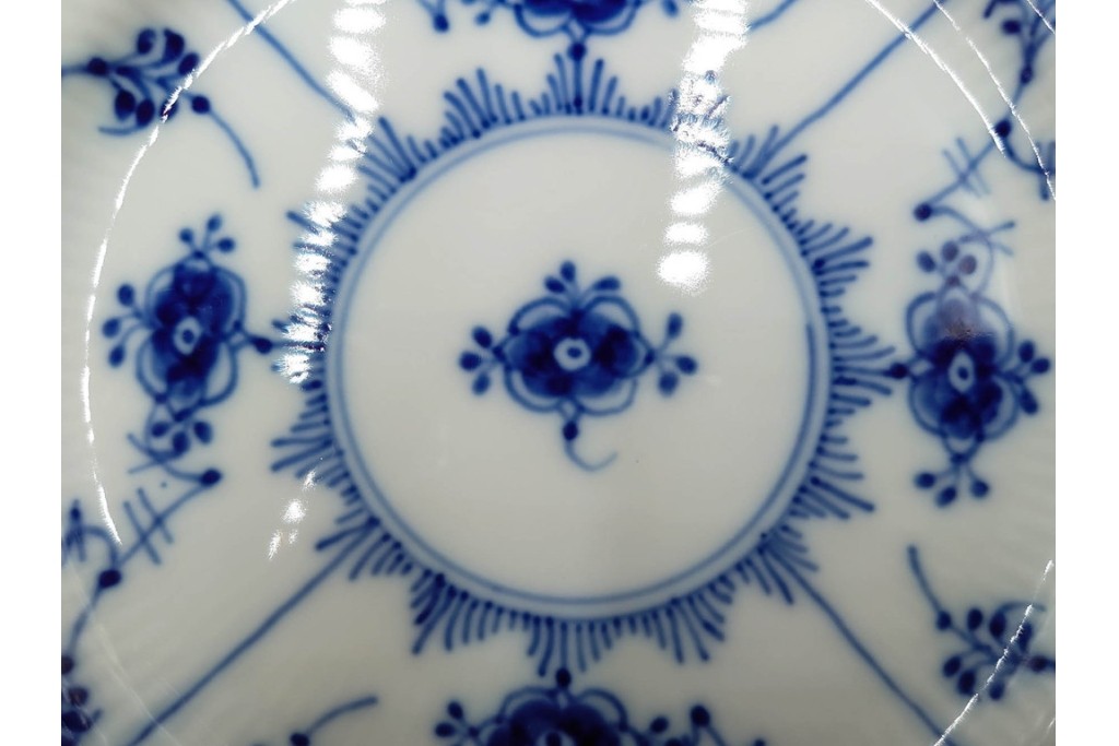 デンマーク製　ROYAL COPENHAGEN(ロイヤルコペンハーゲン)　ブルーフルーテッド フルレース　直径約17cm　プレート2枚セット　スクラッチありB級品　(R-084985)