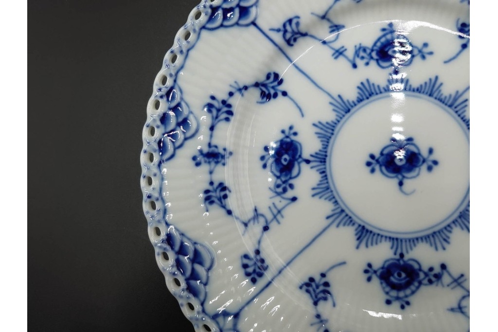 デンマーク製　ROYAL COPENHAGEN(ロイヤルコペンハーゲン)　ブルーフルーテッド フルレース　直径約17cm　プレート2枚セット　スクラッチありB級品　(R-084985)