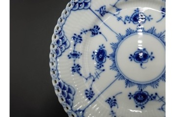 デンマーク製　ROYAL COPENHAGEN(ロイヤルコペンハーゲン)　ブルーフルーテッド フルレース　直径約17cm　プレート2枚セット　スクラッチありB級品　(R-084985)
