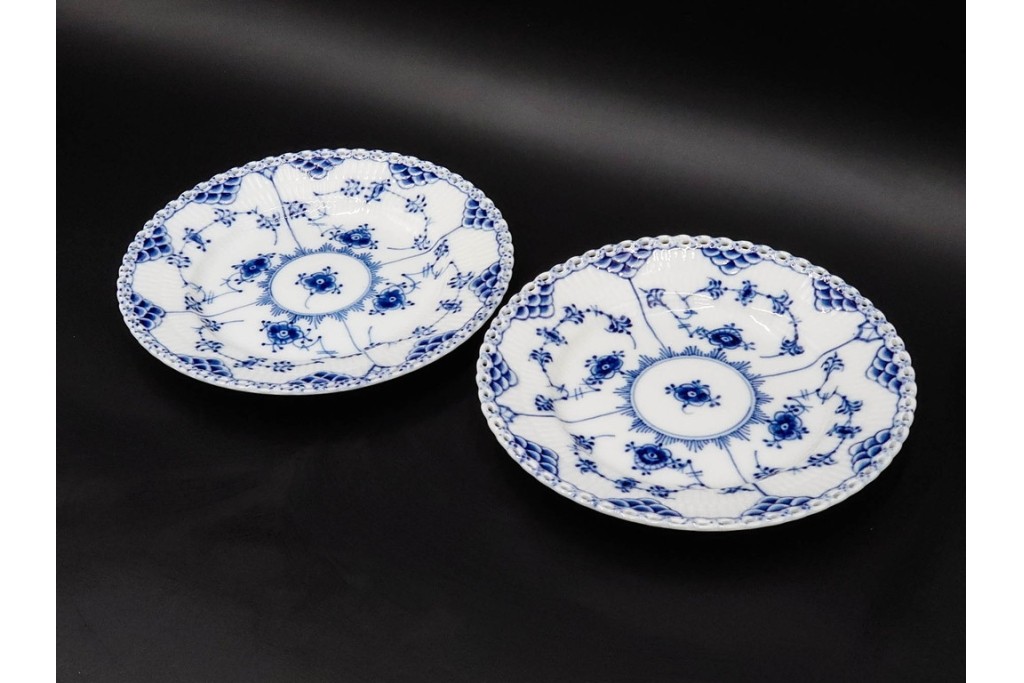 デンマーク製　ROYAL COPENHAGEN(ロイヤルコペンハーゲン)　ブルーフルーテッド フルレース　直径約17cm　プレート2枚セット　スクラッチありB級品　(R-084985)