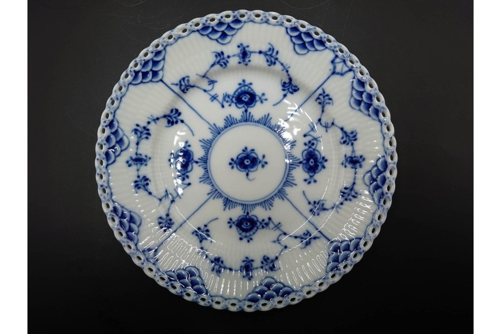 デンマーク製　ROYAL COPENHAGEN(ロイヤルコペンハーゲン)　ブルーフルーテッド フルレース　直径約17cm　プレート2枚セット　スクラッチありB級品　(R-084985)