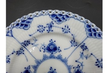 デンマーク製　ROYAL COPENHAGEN(ロイヤルコペンハーゲン)　ブルーフルーテッド フルレース　直径約17cm　プレート2枚セット　スクラッチありB級品　(R-084985)