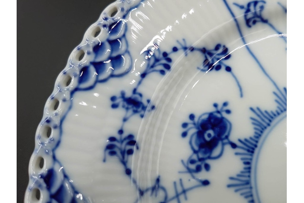 デンマーク製　ROYAL COPENHAGEN(ロイヤルコペンハーゲン)　ブルーフルーテッド フルレース　直径約17cm　プレート2枚セット　スクラッチありB級品　(R-084985)