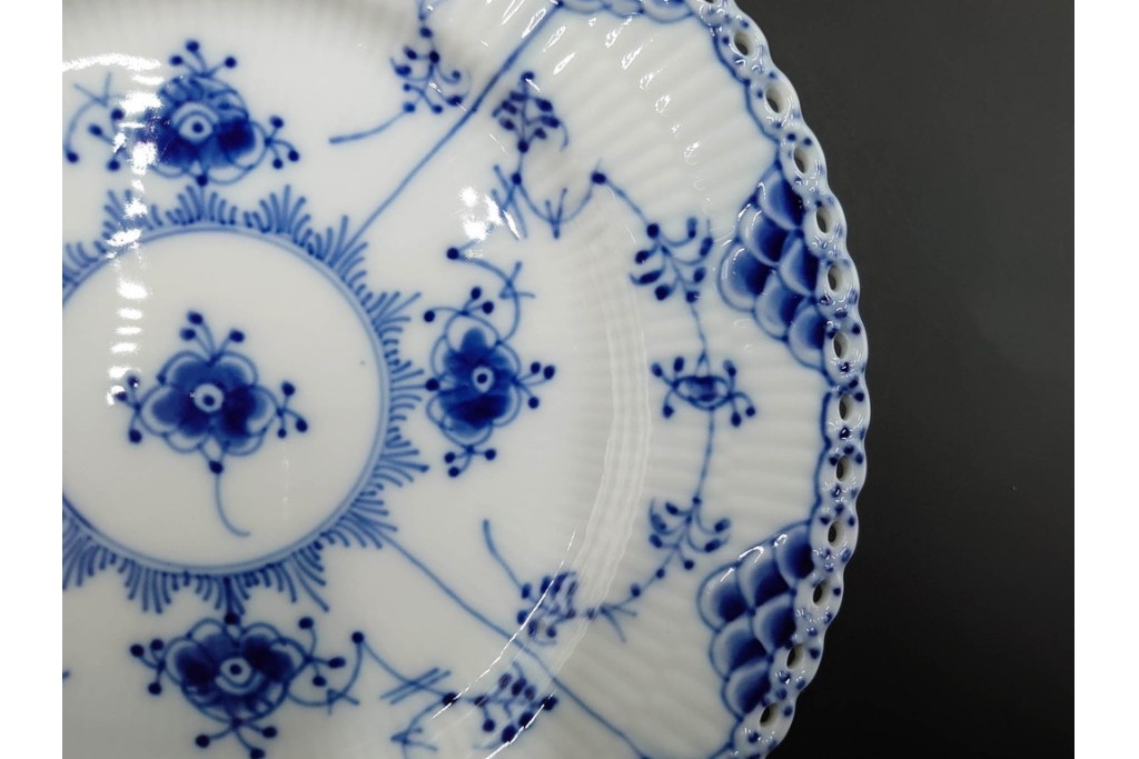 デンマーク製　ROYAL COPENHAGEN(ロイヤルコペンハーゲン)　ブルーフルーテッド フルレース　直径約17cm　プレート2枚セット　スクラッチありB級品　(R-084985)