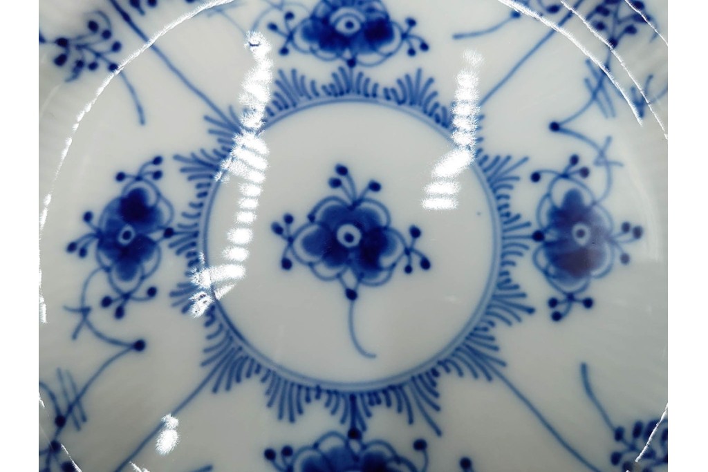 デンマーク製　ROYAL COPENHAGEN(ロイヤルコペンハーゲン)　ブルーフルーテッド フルレース　直径約17cm　プレート2枚セット　スクラッチありB級品　(R-084985)