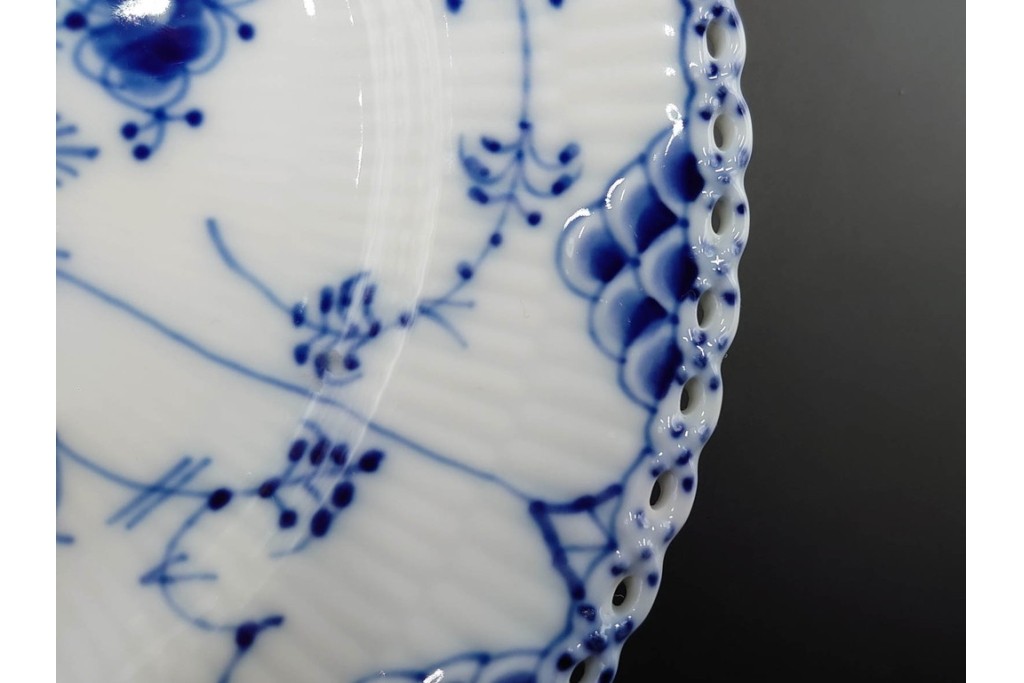 デンマーク製　ROYAL COPENHAGEN(ロイヤルコペンハーゲン)　ブルーフルーテッド フルレース　直径約17cm　プレート2枚セット　スクラッチありB級品　(R-084985)