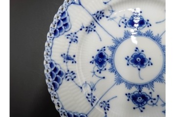 デンマーク製　ROYAL COPENHAGEN(ロイヤルコペンハーゲン)　ブルーフルーテッド フルレース　直径約17cm　プレート2枚セット　スクラッチありB級品　(R-084985)