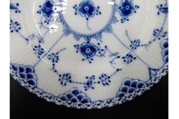 デンマーク製　ROYAL COPENHAGEN(ロイヤルコペンハーゲン)　ブルーフルーテッド フルレース　直径約17cm　プレート2枚セット　スクラッチありB級品　(R-084985)