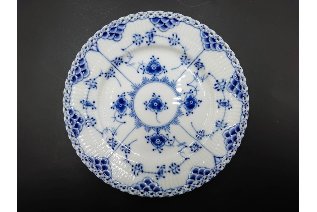 デンマーク製　ROYAL COPENHAGEN(ロイヤルコペンハーゲン)　ブルーフルーテッド フルレース　直径約17cm　プレート2枚セット　スクラッチありB級品　(R-084985)