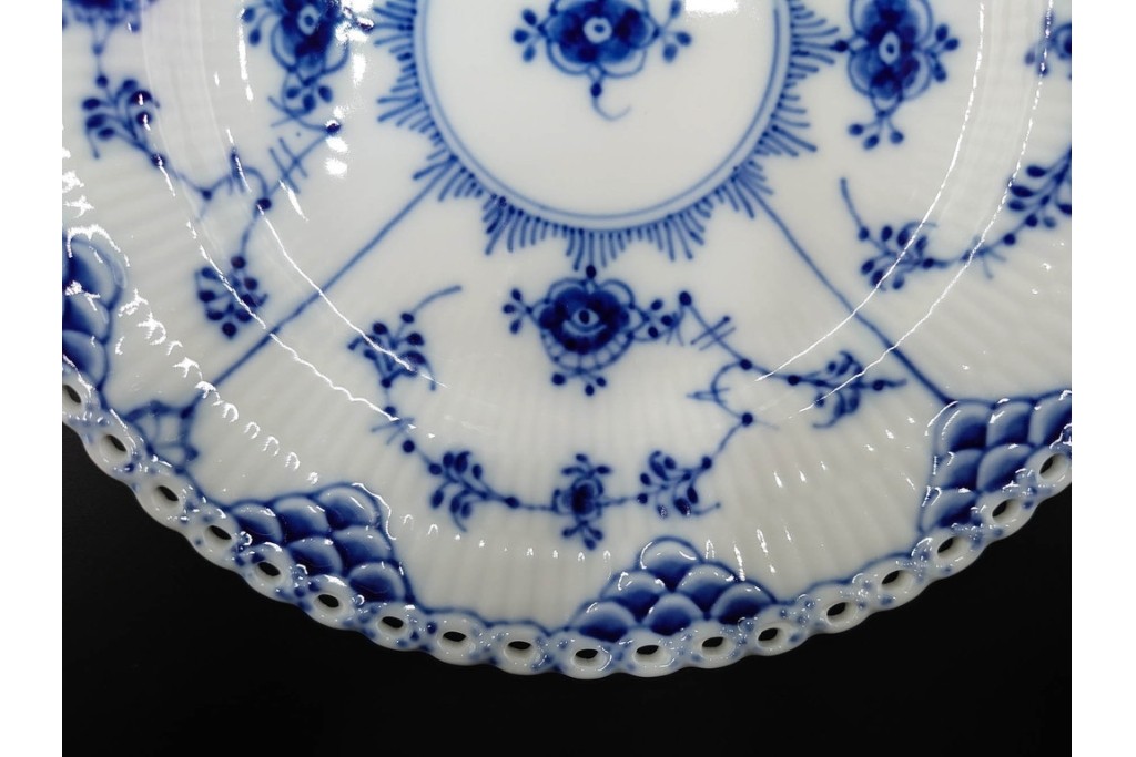 デンマーク製　ROYAL COPENHAGEN(ロイヤルコペンハーゲン)　ブルーフルーテッド フルレース　直径約17cm　プレート2枚セット　スクラッチありB級品　(R-084985)