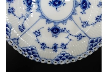 デンマーク製　ROYAL COPENHAGEN(ロイヤルコペンハーゲン)　ブルーフルーテッド フルレース　直径約17cm　プレート2枚セット　スクラッチありB級品　(R-084985)