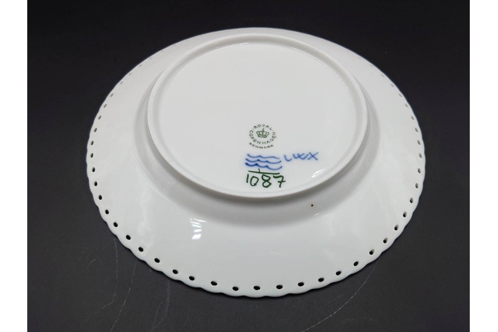 デンマーク製　ROYAL COPENHAGEN(ロイヤルコペンハーゲン)　ブルーフルーテッド フルレース　直径約17cm　プレート2枚セット　スクラッチありB級品　(R-084985)