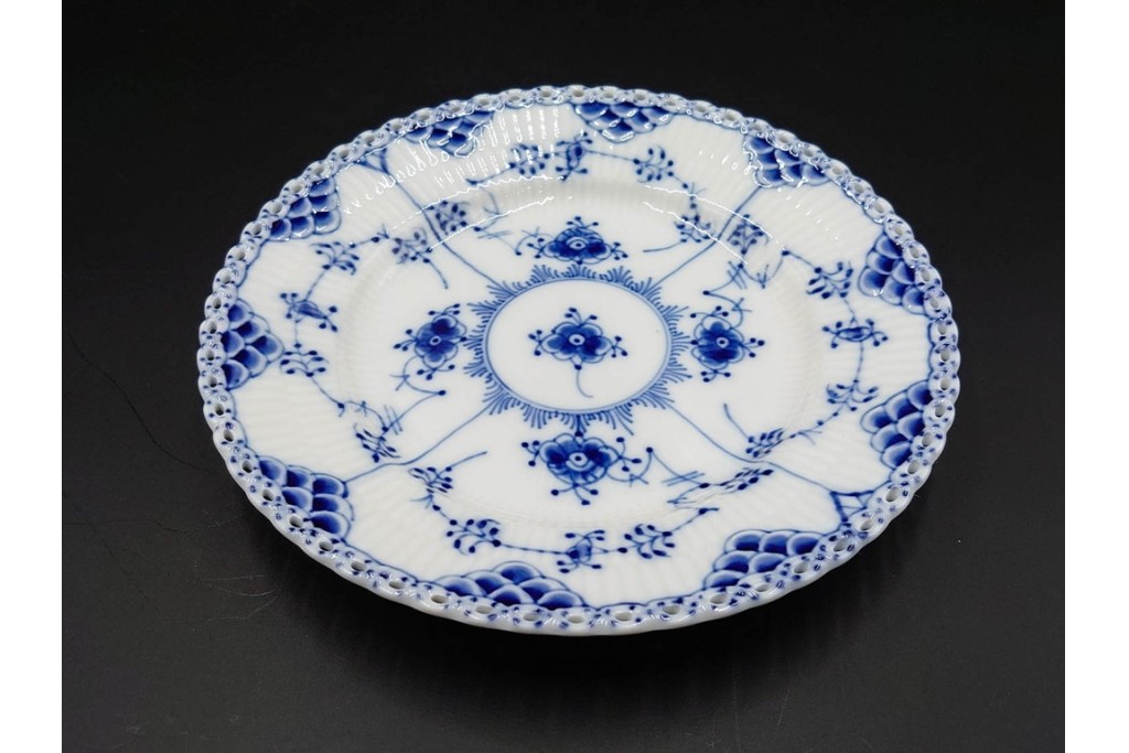 デンマーク製　ROYAL COPENHAGEN(ロイヤルコペンハーゲン)　ブルーフルーテッド フルレース　直径約17cm　プレート2枚セット　スクラッチありB級品　(R-084985)