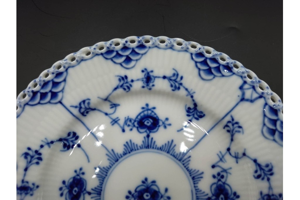 デンマーク製　ROYAL COPENHAGEN(ロイヤルコペンハーゲン)　ブルーフルーテッド フルレース　直径約17cm　プレート2枚セット　スクラッチありB級品　(R-084985)