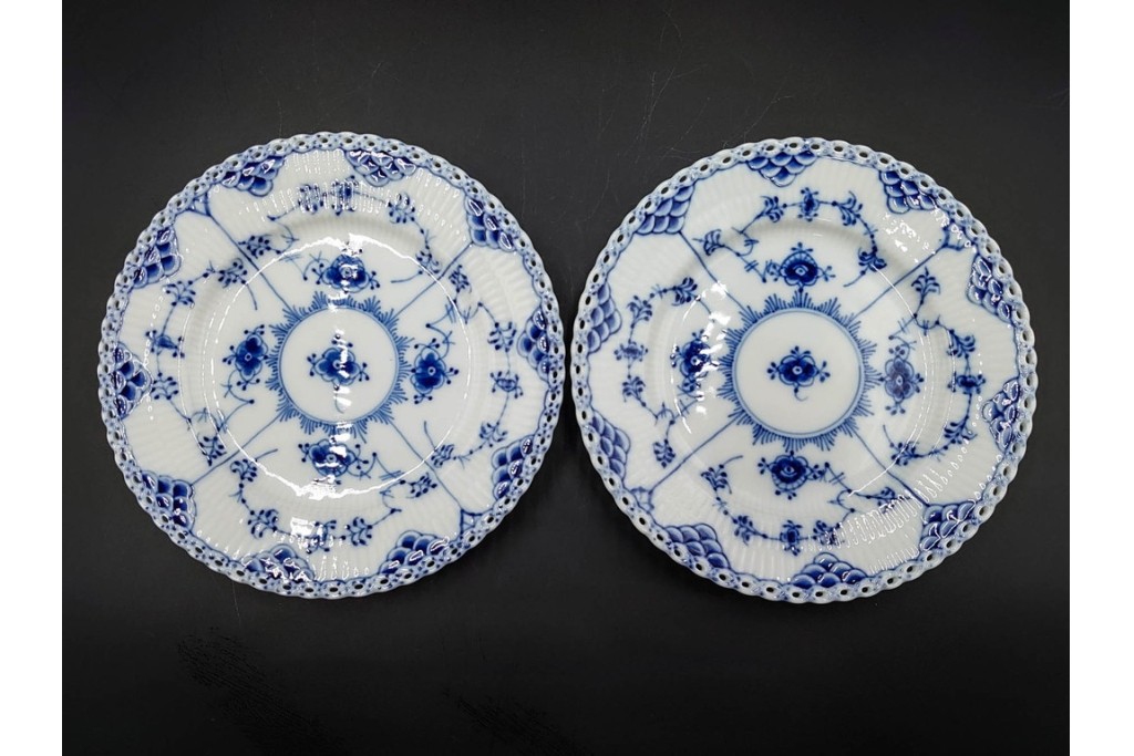 デンマーク製　ROYAL COPENHAGEN(ロイヤルコペンハーゲン)　ブルーフルーテッド フルレース　直径約17cm　プレート2枚セット　スクラッチありB級品　(R-084985)