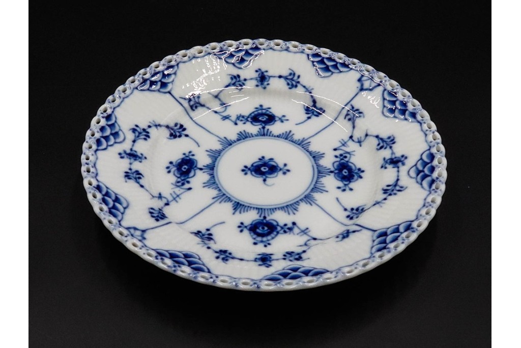 デンマーク製　ROYAL COPENHAGEN(ロイヤルコペンハーゲン)　ブルーフルーテッド フルレース　直径約17cm　プレート2枚セット　スクラッチありB級品　(R-084985)