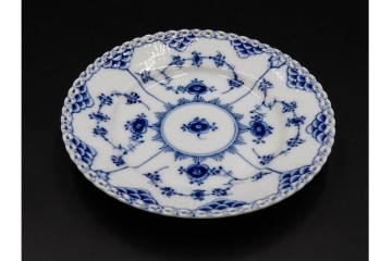 デンマーク製　ROYAL COPENHAGEN(ロイヤルコペンハーゲン)　ブルーフルーテッド フルレース　直径約17cm　プレート2枚セット　スクラッチありB級品　(R-084985)