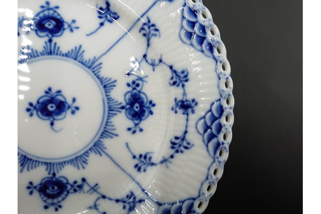デンマーク製　ROYAL COPENHAGEN(ロイヤルコペンハーゲン)　ブルーフルーテッド フルレース　直径約17cm　プレート2枚セット　スクラッチありB級品　(R-084985)
