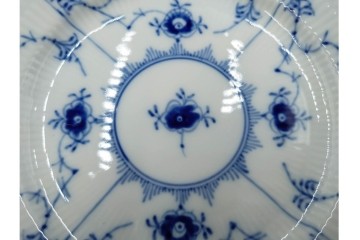 デンマーク製　ROYAL COPENHAGEN(ロイヤルコペンハーゲン)　ブルーフルーテッド フルレース　直径約17cm　プレート2枚セット　スクラッチありB級品　(R-084986)