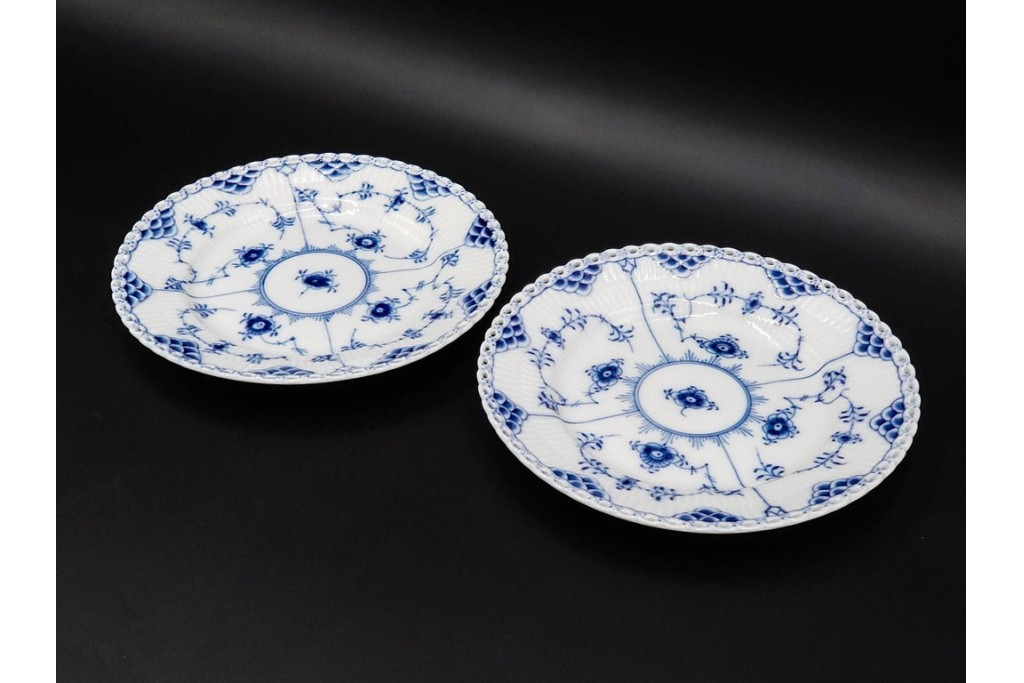 デンマーク製　ROYAL COPENHAGEN(ロイヤルコペンハーゲン)　ブルーフルーテッド フルレース　直径約17cm　プレート2枚セット　スクラッチありB級品　(R-084986)