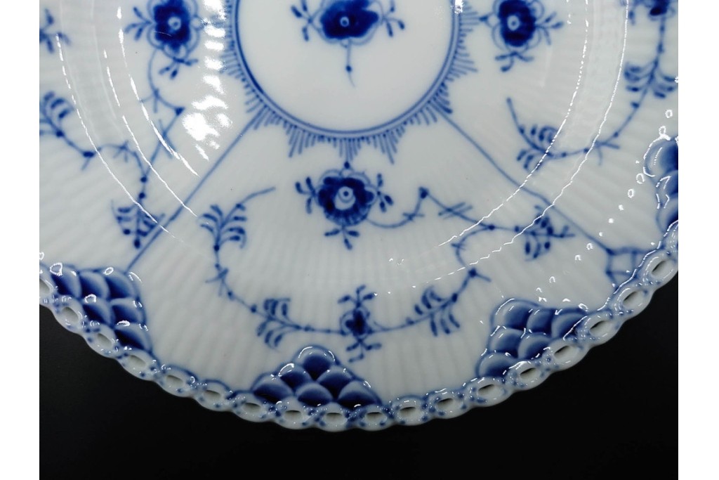 デンマーク製　ROYAL COPENHAGEN(ロイヤルコペンハーゲン)　ブルーフルーテッド フルレース　直径約17cm　プレート2枚セット　スクラッチありB級品　(R-084986)