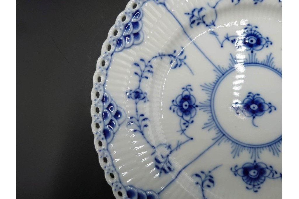デンマーク製　ROYAL COPENHAGEN(ロイヤルコペンハーゲン)　ブルーフルーテッド フルレース　直径約17cm　プレート2枚セット　スクラッチありB級品　(R-084986)