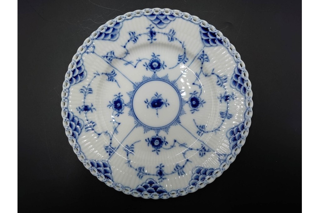 デンマーク製　ROYAL COPENHAGEN(ロイヤルコペンハーゲン)　ブルーフルーテッド フルレース　直径約17cm　プレート2枚セット　スクラッチありB級品　(R-084986)