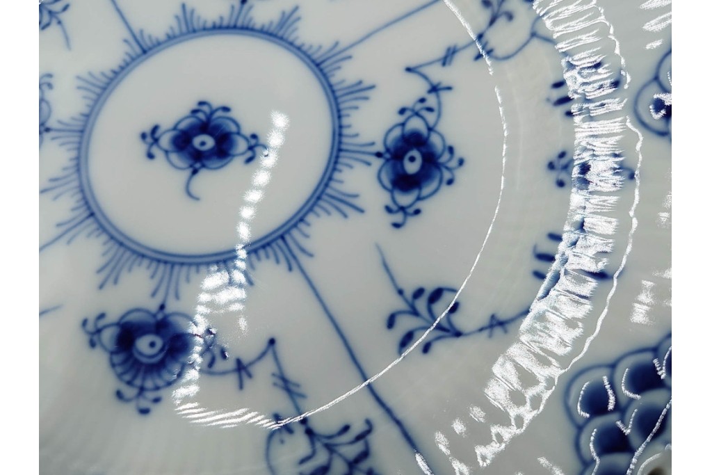 デンマーク製　ROYAL COPENHAGEN(ロイヤルコペンハーゲン)　ブルーフルーテッド フルレース　直径約17cm　プレート2枚セット　スクラッチありB級品　(R-084986)